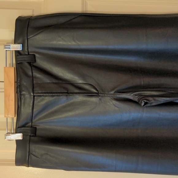 Joe's Jeans The Mia Faux Leather Cropped Pants in Black Size 33 - Picture 4 of 10